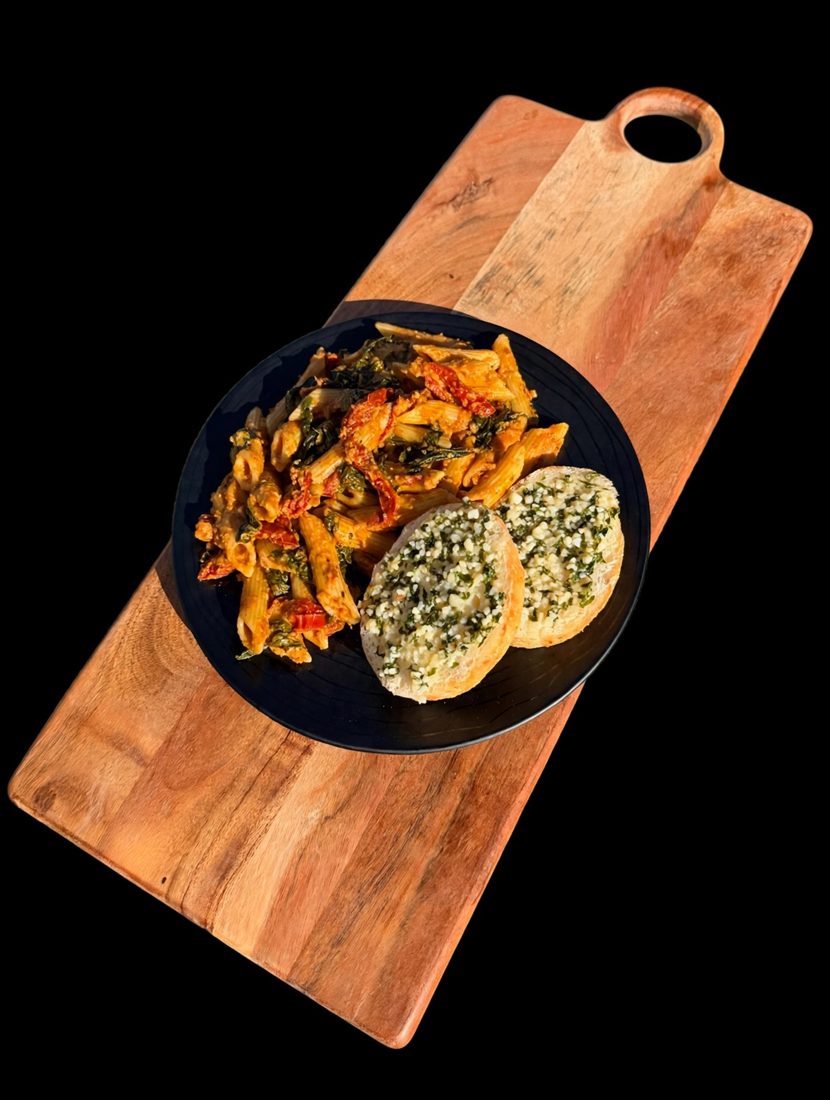 Tuscan pasta with sun-dried tomato, spinach and garlic bread